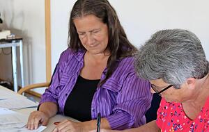 Auszählen, aufschreiben, überprüfen: Im Rathaus sind die Wahlhelfer fleißig. Auszählen, aufschreiben, überprüfen: Im Rathaus sind die Wahlhelfer fleißig.