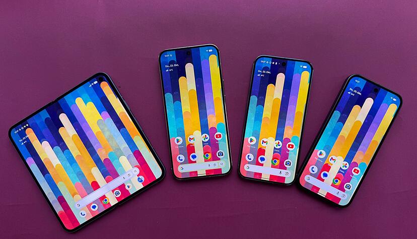 Die vier aktuellen Google Smartphones: Pixel 10 Pro Fold (l-r), Pixel 10 Pro XL, Pixel 10 Pro und Pixel 10.