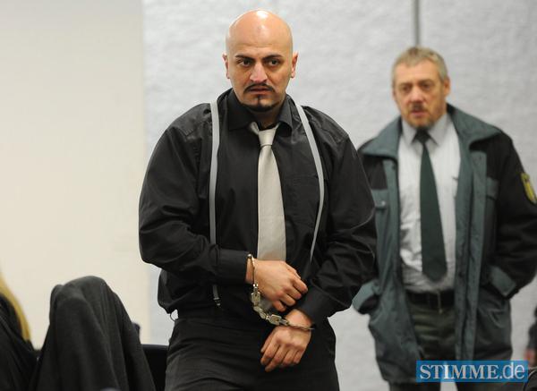 Die Männer im Alter von 26 bis 29 Jahren hatten ihre Beteiligung am Goldraub im Prozess gestanden. Die Männer im Alter von 26 bis 29 Jahren hatten ihre Beteiligung am Goldraub im Prozess gestanden.