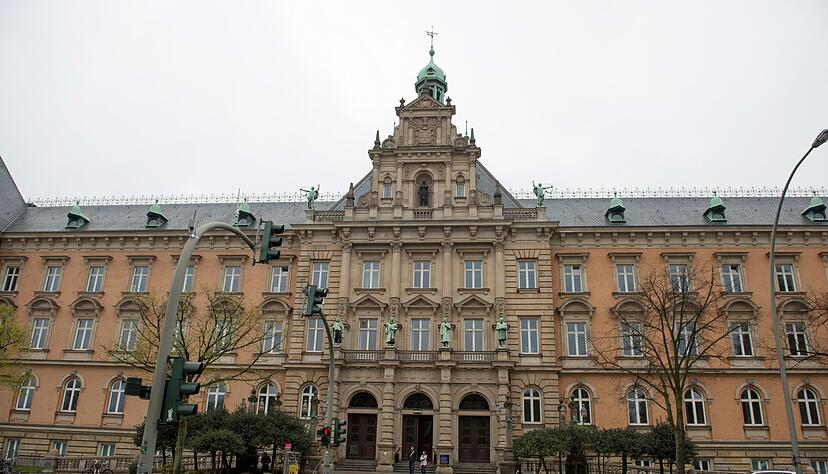 Das Landgericht Hamburg hat den Antrag auf Erlass einer einstweiligen Verfügung des Berliner Galeristen-Ehepaars König gegen den Roman «Innerstädtischer Tod» zurückgewiesen. (Symbolfoto) Das Landgericht Hamburg hat den Antrag auf Erlass einer einstweiligen Verfügung des Berliner Galeristen-Ehepaars König gegen den Roman «Innerstädtischer Tod» zurückgewiesen. (Symbolfoto)