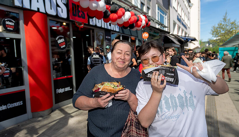 Wie viel Döner braucht die Stadt? Bei der Eröffnung des Haus des Döners standen die Kunden in Heilbronn jedenfalls Schlange. Wie viel Döner braucht die Stadt? Bei der Eröffnung des Haus des Döners standen die Kunden in Heilbronn jedenfalls Schlange.