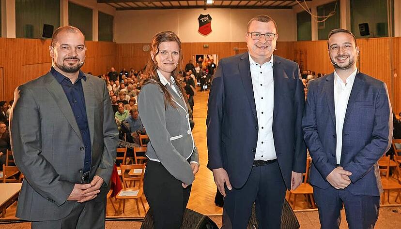Die vier Kandidaten bei der B&uuml;rgermeisterwahl in Cleebronn 2026: Eugen Sokolkov (v. l.), Ingrid Schmidt, Timo Wenzel und Eugen Raile.
