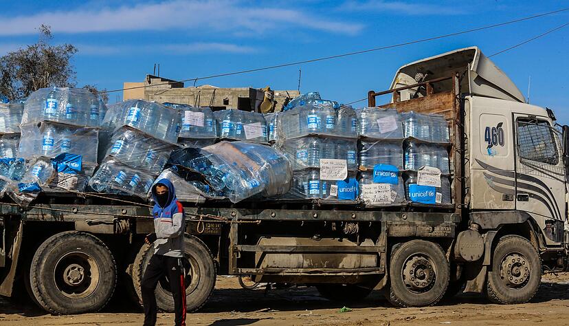 Israel hat ein Arbeitsverbot f&uuml;r das UN-Pal&auml;stinenserhilfswerk UNRWA in Kraft gesetzt.