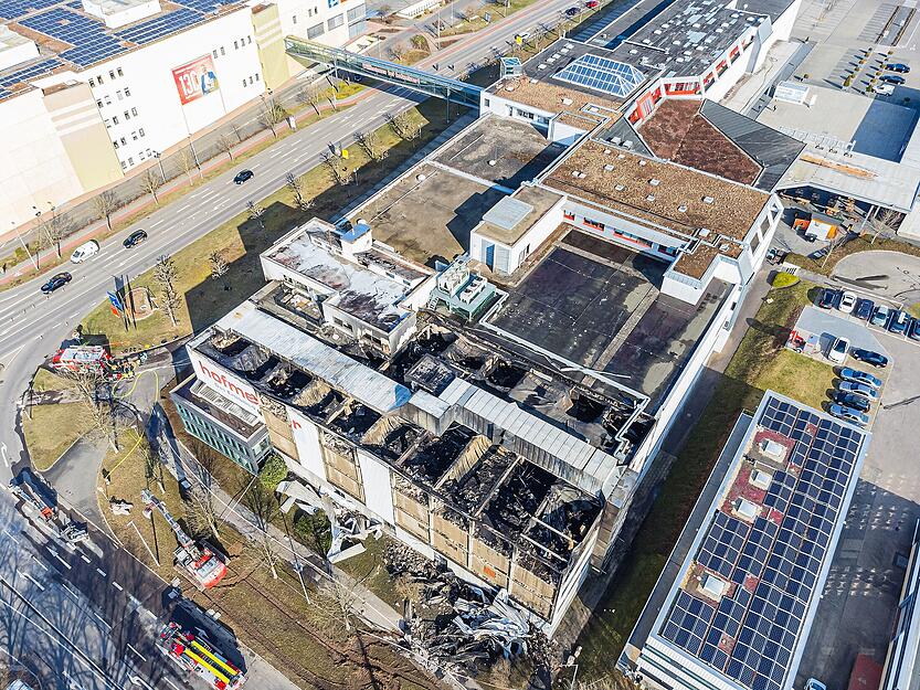 Beim Brand im Hofmeister-Möbelhaus in Bietigheim entstand ein Millionenschaden. Beim Brand im Hofmeister-Möbelhaus in Bietigheim entstand ein Millionenschaden.