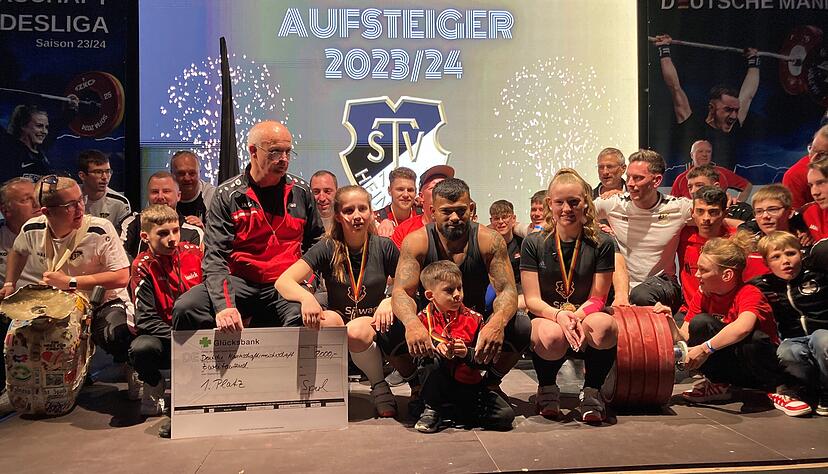 Haben nach dem Aufstiegsfinale in Heidelberg mächtig gefeiert: Die Heber des TSV Heinsheim sind vor knapp einem Jahr mit Vereinsrekord in die 1. Bundesliga gekommen.