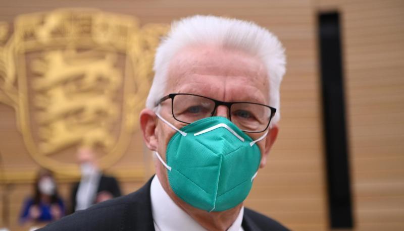 Winfried Kretschmann (B&uuml;ndnis 90/Die Gr&uuml;nen) steht im Plenum vor der Wahl des Ministerpr&auml;sidenten.