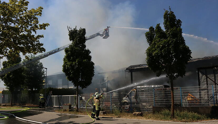 Brand einer Lagerhalle in Öhringen