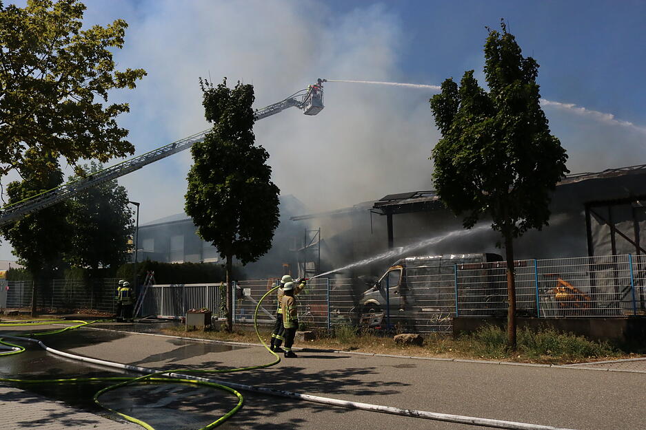 Brand einer Lagerhalle in Öhringen