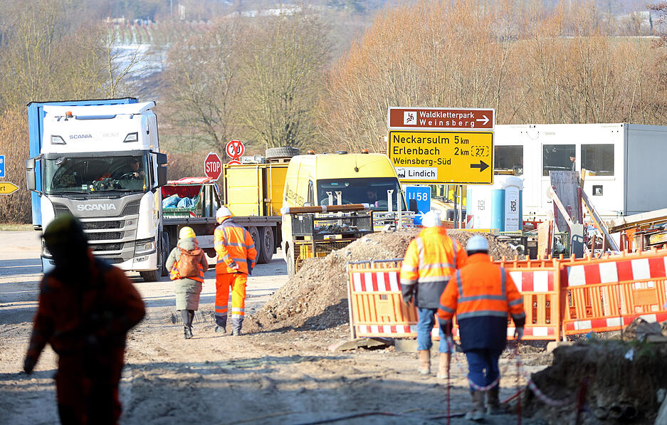 Wegen Bauarbeiten ist der Schemelsbergtunnel zwischen Heilbronn und Weinsberg  gesperrt. Wegen Bauarbeiten ist der Schemelsbergtunnel zwischen Heilbronn und Weinsberg  gesperrt.