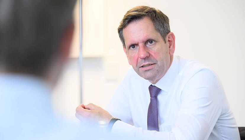 Niedersachsens neuer Ministerpräsident Olaf Lies will die geplanten Investitionen möglichst schnell sichtbar machen. Niedersachsens neuer Ministerpräsident Olaf Lies will die geplanten Investitionen möglichst schnell sichtbar machen.