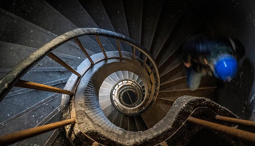 Gefangen in der Negativspirale? Wer beruflich wieder mehr Freude erleben will, sollte reflektieren, woher die Unzufriedenheit kommt.