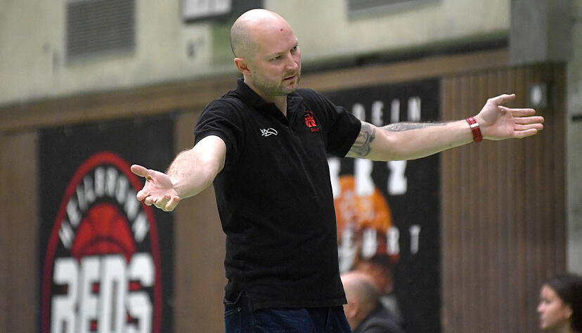Es war lange zum Verzweifeln: Reds-Trainer Goran Mijic bekam von seiner Mannschaft erst in der Schlussphase zu sehen, was er sich schon zuvor erhofft hatte.