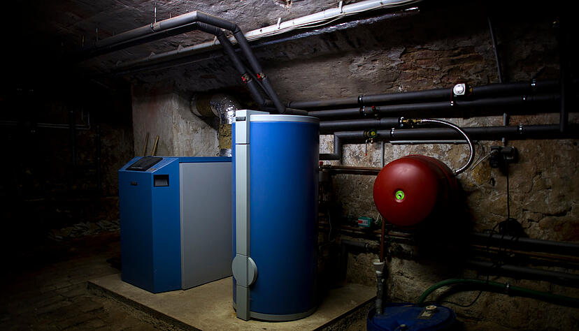 Im Dunklen liegt die künftige Energieversorgung. Gemeinden streben nach Alternativen &minus; fossile Heizmittel (Symbolbild) abzuschaffen, wird dauern.
Foto: Arno Bürgi/dpa