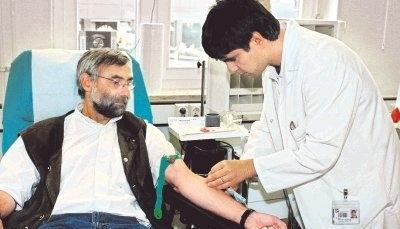 &Auml;rzte sagen: Hat man viele Patienten, profitiert man vom Hausarztmodell. Bei vielen Hausbesuchen zahlt man drauf. Foto: dpa