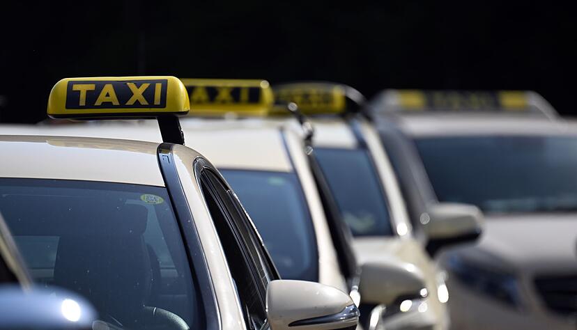 Taxifahrer bekommen viel mit - und in diesem Fall war einer von ihnen ein Helfer in der Not. (Symbolbild)
