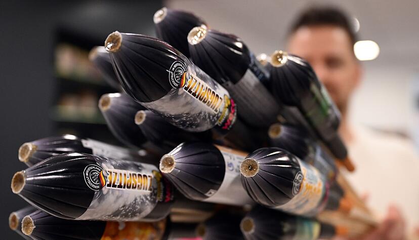 Raketen von Weco - sie sind aus Pappe, wie die Firma betont. Plastikkappen haben sie nicht mehr. Raketen von Weco - sie sind aus Pappe, wie die Firma betont. Plastikkappen haben sie nicht mehr.