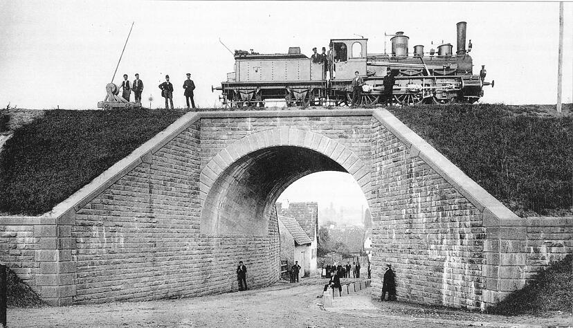 Die Kraichgaubahn kurz vor Fertigstellung 1879 westlich von Bretten. Foto: Sammlung Ulrich Merz Die Kraichgaubahn kurz vor Fertigstellung 1879 westlich von Bretten. Foto: Sammlung Ulrich Merz