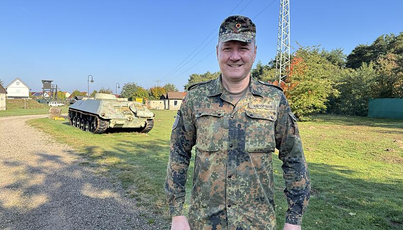 Oberstleutnant Marc Hansmann, im zivilen Leben Berufsschullehrer, ist Chef der Kompanie. Oberstleutnant Marc Hansmann, im zivilen Leben Berufsschullehrer, ist Chef der Kompanie.