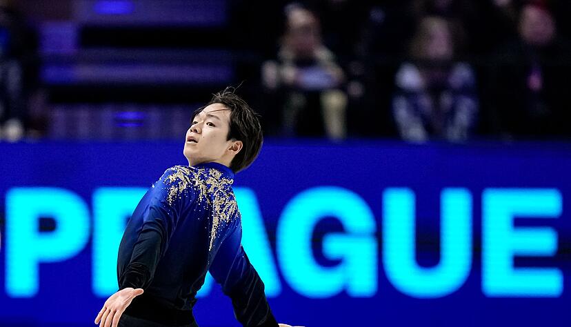 Der Japaner Yuma Kagiyama belegte hinter Malinin Platz zwei bei der WM. Der Japaner Yuma Kagiyama belegte hinter Malinin Platz zwei bei der WM.