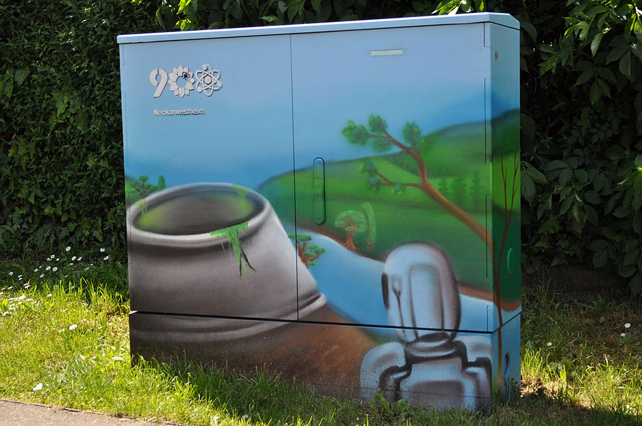 Das Atomkraftwerk ist im Rahmen eines Workshops von BERK entstanden mit dem Jugendhaus entstanden. Gesehen in Neckarwestheim. Das Atomkraftwerk ist im Rahmen eines Workshops von BERK entstanden mit dem Jugendhaus entstanden. Gesehen in Neckarwestheim.