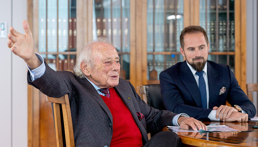Vor gut einem Jahr regelte Reinhold Würth (links) offiziell seine Nachfolge im Unternehmen. Sein Enkel Benjamin Würth ist nun Stellvertretender Vorsitzender im Stiftungsaufsichtsrat.