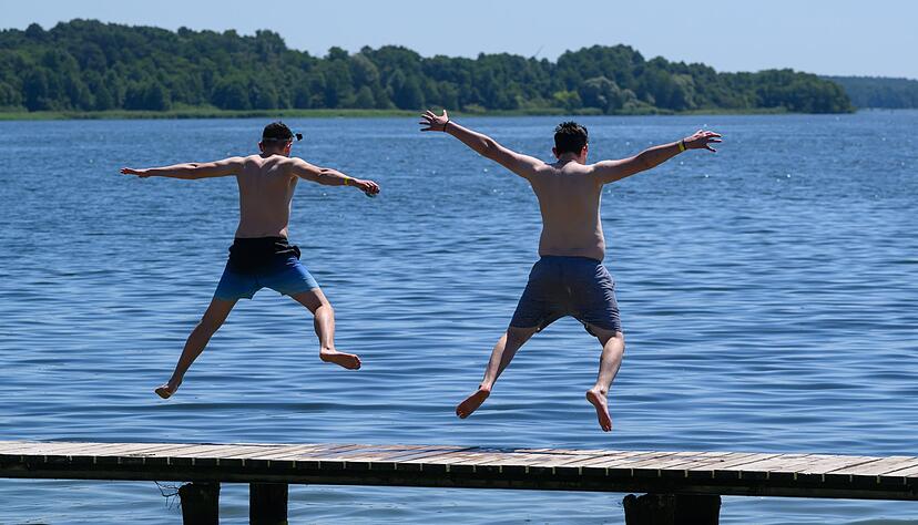 Ferienzeit f&uuml;r alle Kinder in Deutschland &ndash; doch f&uuml;r einige Sch&uuml;ler geht das B&uuml;ffeln bald wieder los. (Archivbild)