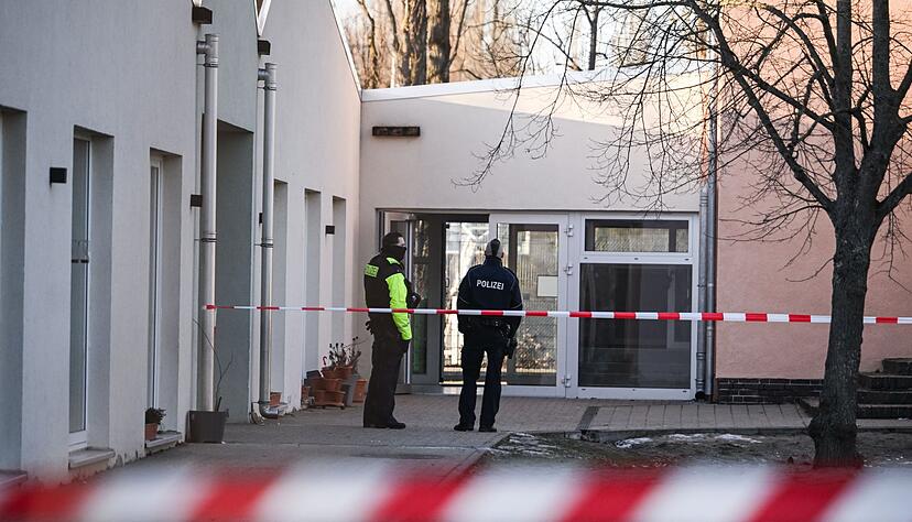 Ursache des Unfalls war vermutlich eine schwere Terrassentür. Ursache des Unfalls war vermutlich eine schwere Terrassentür.