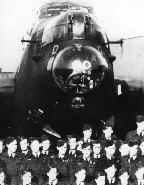 282 britische Lancaster-Fernbomber und ihre Besatzungen sind am 4. Dezember 1944 auf Heilbronn angesetzt. 274 erreichen ihr Zielgebiet.