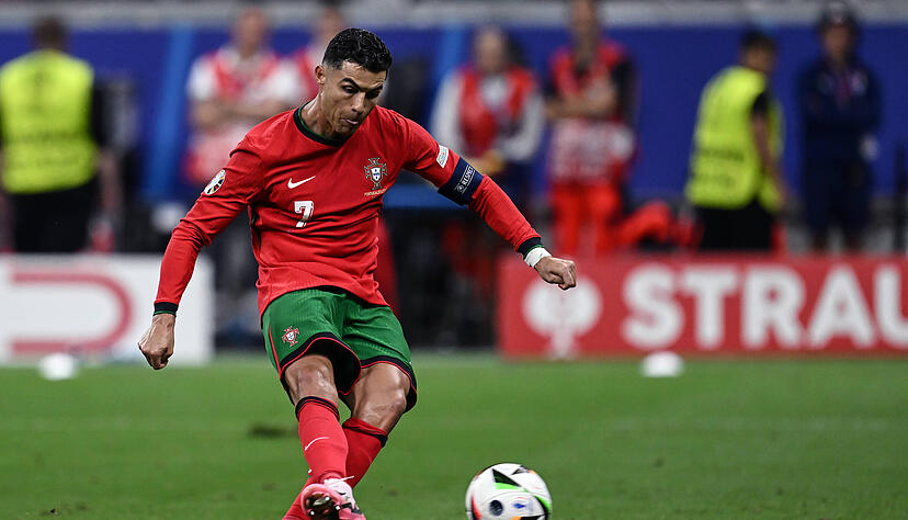 Cristiano Ronaldo bekommt in der 105. Minute gegen Slowenien die Chance alles zu entscheiden.