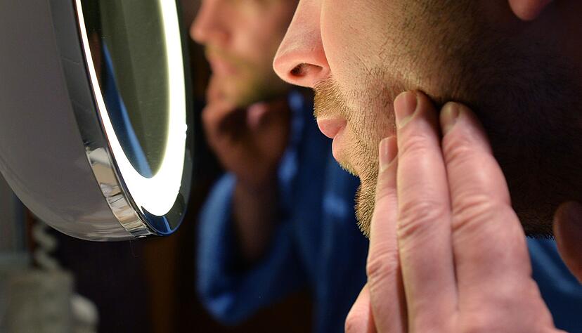 Kleinere Abszesse kann man selbst behandeln. Aber Rumdr&uuml;cken oder Aufstechen ist tabu.
