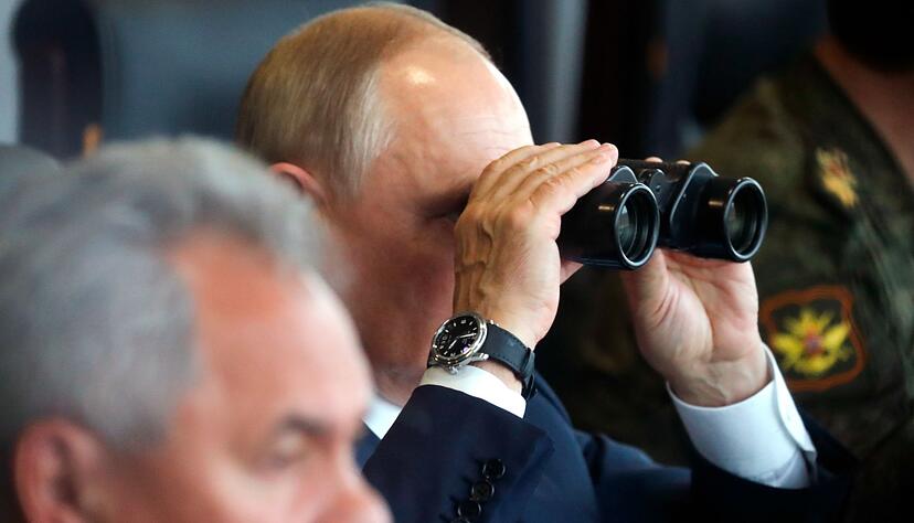 Beim vorigen Manöver 2021 verlegte Russland Truppen für den späteren Angriff auf die Ukraine. (Archivbild)