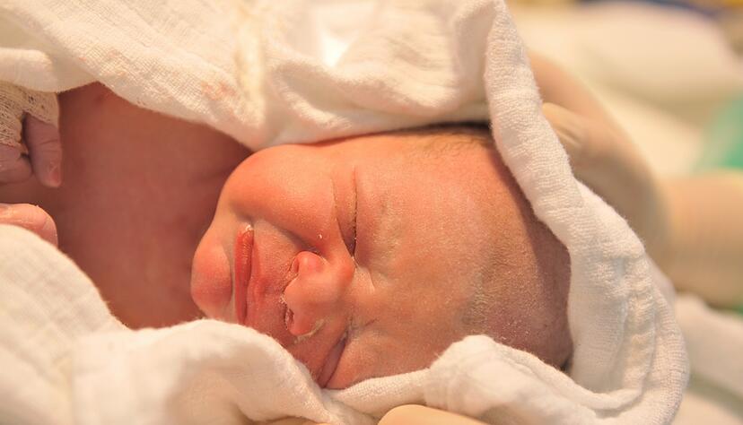 Endlich ist es da: Die Geburt eines Babys geht nicht immer problemlos auf natürlichem Wege vonstatten. Foto: GordonGrand/stock.adobe.com Endlich ist es da: Die Geburt eines Babys geht nicht immer problemlos auf natürlichem Wege vonstatten. Foto: GordonGrand/stock.adobe.com