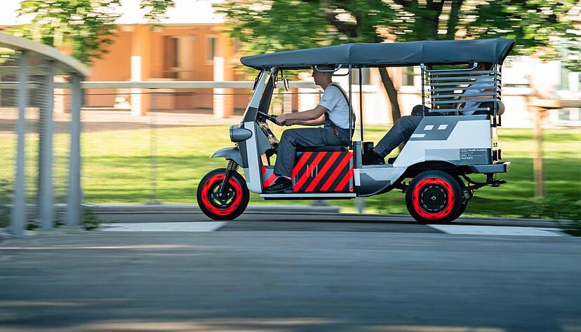 Die E-Rikscha der Neckarsulmer Audi-Azubis hat schon vor dem Festival viel Aufmerksamkeit erhalten.
Foto: Audi