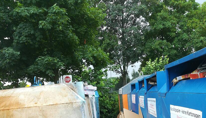 Diese Sauerei bei den Tennispl&auml;tzen hat bald ein Ende.
Fotos. Sabine Friedrich