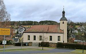 In Diebach bei der Pfarrkirche St. Joseph ist schon etwa die H&auml;lfte der Wanderstrecke geschafft.