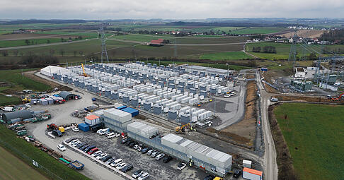 Auf der Gro&szlig;baustelle in Kupferzell entsteht mit dem Netzbooster ein zentraler Batteriespeicher f&uuml;r die Stabilisierung des Stromnetzes in Deutschland.