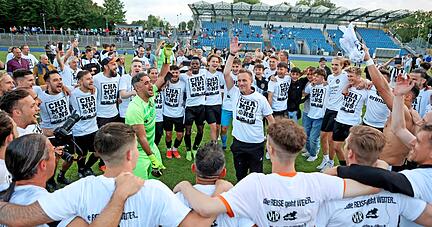 Wir sind die Champions: Der VfR Heilbronn feierte vergangenen Mittwoch die Bezirksligameisterschaft, ist damit noch nicht am Ende seines Weges angelangt. 
Foto: Seidel
