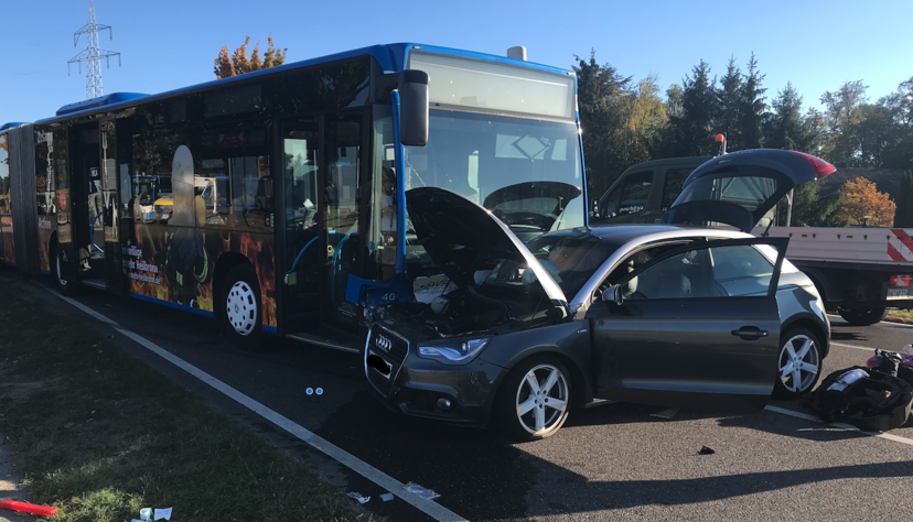 Bei einem Unfall zwischen Frankenbach und Kirchhausen wurde ein Mensch schwer verletzt. Foto: Hoffmann