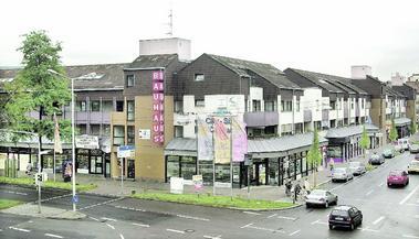 Das Bauhaus in Heilbronn an der Kreuzung Urban-/Südstraße macht zum Jahresende 2004 dicht. Das Gebäude wird abgebrochen. Ein Penny-Markt wird dort entstehen. (Foto: Helge Kempf)