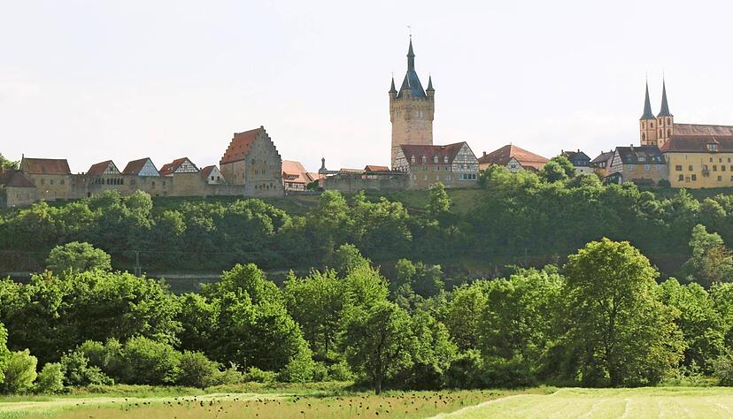 Der Blaue Turm wurde wieder standsicher gemacht und erstrahlt in neuem Glanz. Der Blaue Turm wurde wieder standsicher gemacht und erstrahlt in neuem Glanz.