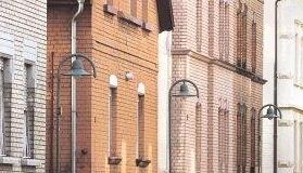 Klinkerh&auml;user wie hier in der Friedrichstra&szlig;e pr&auml;gen das Ortsbild von Alt-B&ouml;ckingen. Die Fassaden werden jetzt unter Schutz gestellt.Foto: Guido Sawatzki