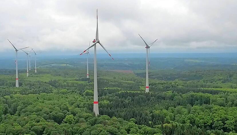 Die Windräder im Harthäuser Wald sind der größte Windpark, den die Zeag zusammen mit Bürgern und Kommunen betreibt.
Foto: Archiv/Maier Die Windräder im Harthäuser Wald sind der größte Windpark, den die Zeag zusammen mit Bürgern und Kommunen betreibt.
Foto: Archiv/Maier