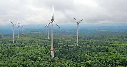 Die Windräder im Harthäuser Wald sind der größte Windpark, den die Zeag zusammen mit Bürgern und Kommunen betreibt. 
Foto: Archiv/Maier
