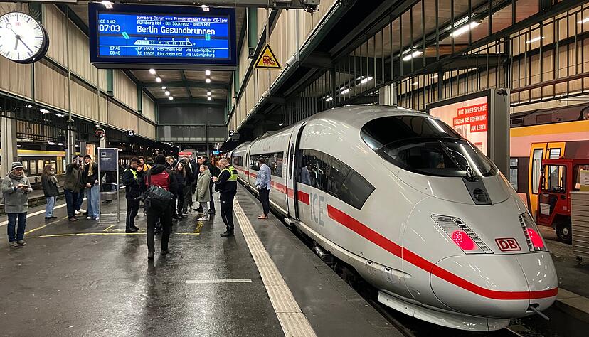 Jungfernfahrt am Donnerstagmorgen: Zum ersten Mal startete der Sprinter-ICE über die Murrbahn nach Berlin. Jungfernfahrt am Donnerstagmorgen: Zum ersten Mal startete der Sprinter-ICE über die Murrbahn nach Berlin.