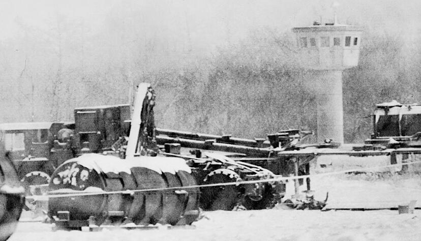 Nach dem Unfall riegelten amerikanische Soldaten den Raketenstützpunkt auf der Waldheide hermetisch ab.Foto: Archiv/Eisenmenger