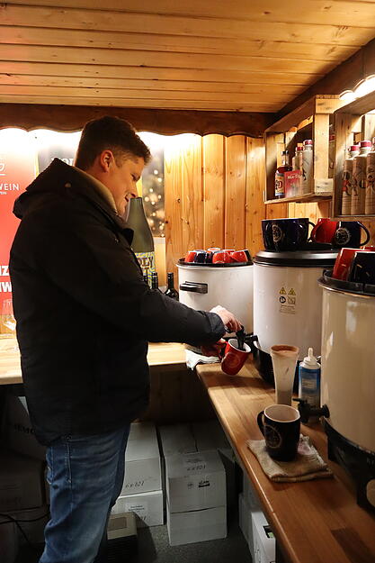 Regionale Köstlichkeiten locken zahlreiche Besucher an.