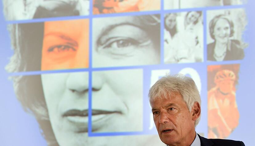 Eine unkonventionelle, starke Frau hat die Deutsche Krebshilfe 1974 gegründet. Als Frau des Bundespräsidenten nutzte Mildred Scheel diese Bühnen. Die durch Spenden finanzierte Organisation gibt jährlich Millionen Euro für Forschung, Unterstützung von Kranken und Informationen aus. Eine unkonventionelle, starke Frau hat die Deutsche Krebshilfe 1974 gegründet. Als Frau des Bundespräsidenten nutzte Mildred Scheel diese Bühnen. Die durch Spenden finanzierte Organisation gibt jährlich Millionen Euro für Forschung, Unterstützung von Kranken und Informationen aus.
