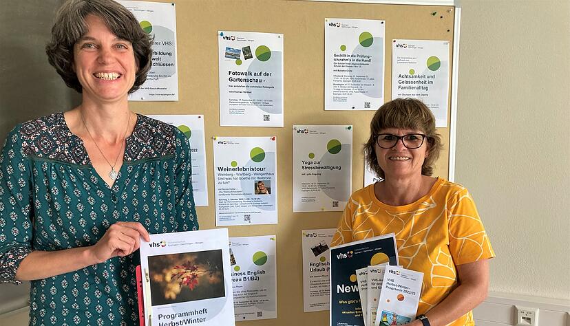 Christiane Stroh (links) und Petra Wagner haben wieder ein vielf&auml;ltiges VHS-Programm zusammengestellt und sind stolz darauf, auf Teilnehmerw&uuml;nsche flexibel einzugehen.