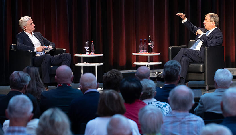 Armin Laschet (rechts) im Gespräch mit Chefredakteur Uwe Ralf Heer. Foto: Andreas Veigel Armin Laschet (rechts) im Gespräch mit Chefredakteur Uwe Ralf Heer. Foto: Andreas Veigel