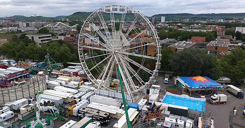 Der Aufbau des Volksfestes ist noch im Gange. Am Freitag wird der Rummel auf der Theresienwiese eröffnet. Der Aufbau des Volksfestes ist noch im Gange. Am Freitag wird der Rummel auf der Theresienwiese eröffnet.